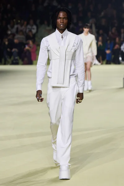 Look 3